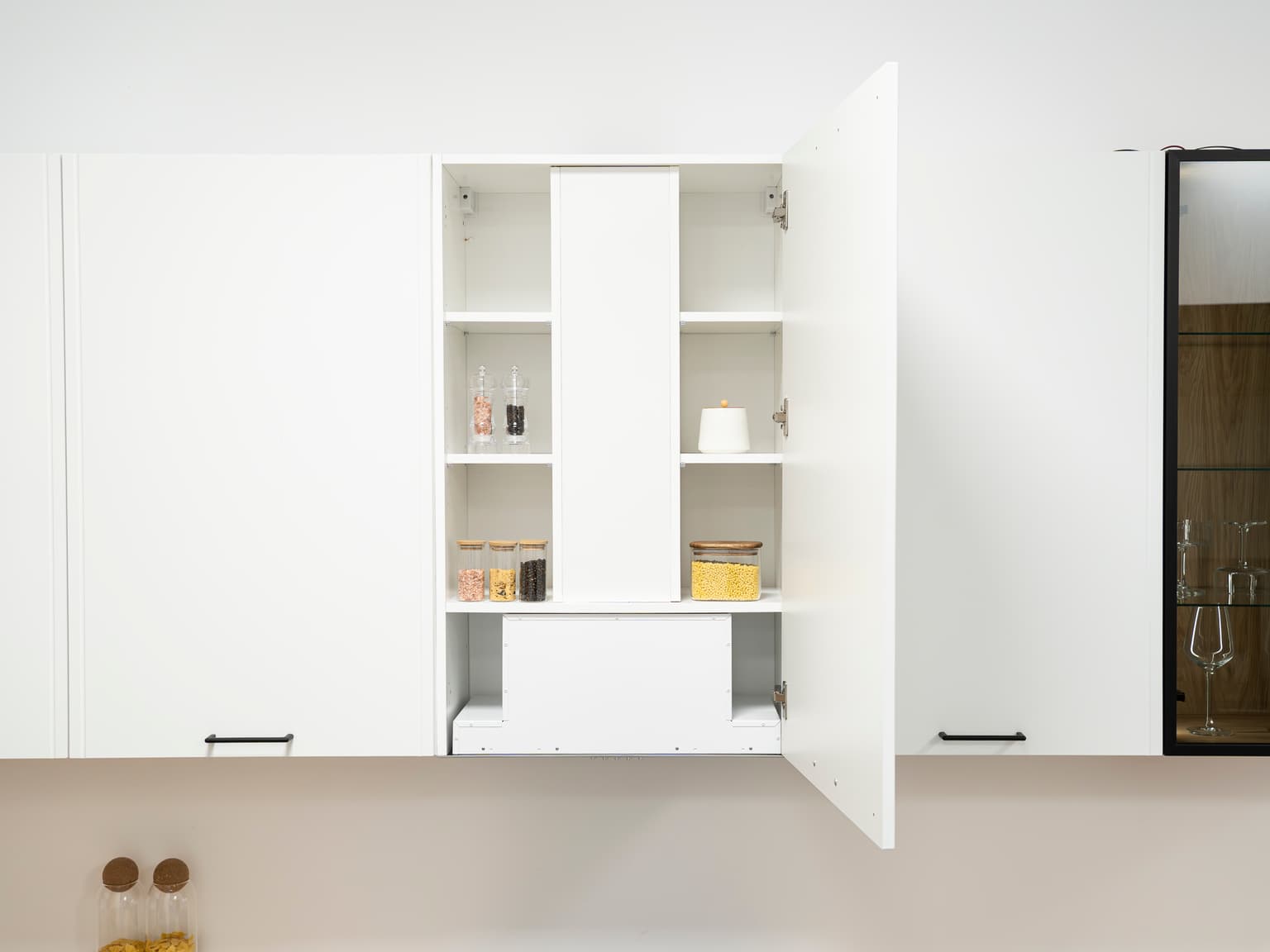 Kuchnia Scandi – fronty Porcelana Mat Frezowany, Dąb Hikora, Biel Alpejska, Cappuccino, blat Dąb Hikora – zdjęcie 9